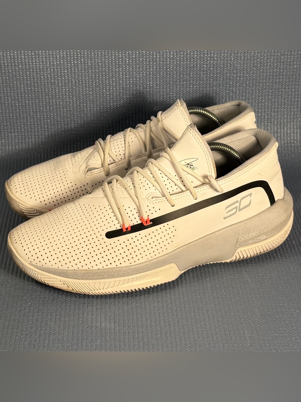 Under Armour Men’s SC 3Zero III 3022048-100 White Basketball Shoes Size 10.5